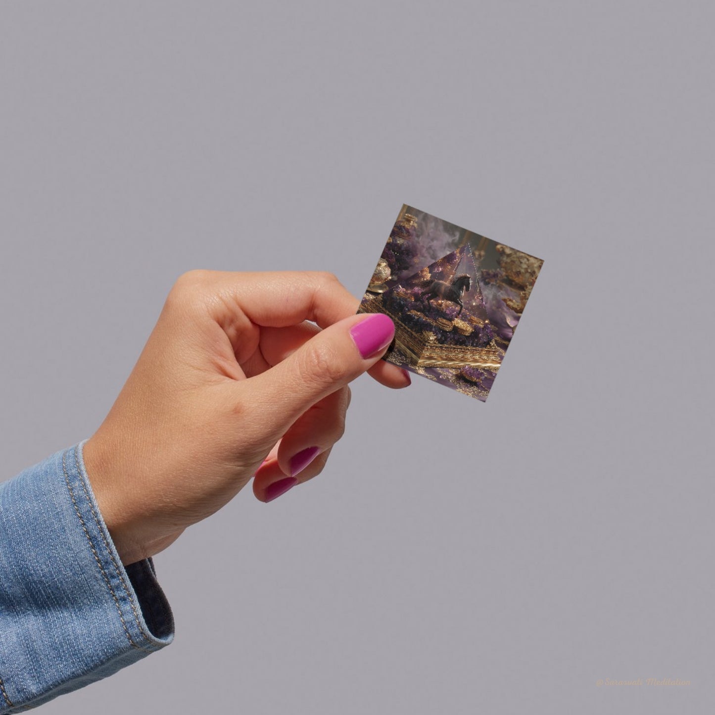 美音天數字能量金字塔"紫府玄駒"財運&事業運 僅1份 數字孿生概念作品 附能量證書 獨立唯一編碼Sarasvati Digital Orgone Pyramid "Purple Mansion’s Mystic Colt" Wealth&Career Only one Digital Twin Concept Work Certificated with Independent And Unique Number