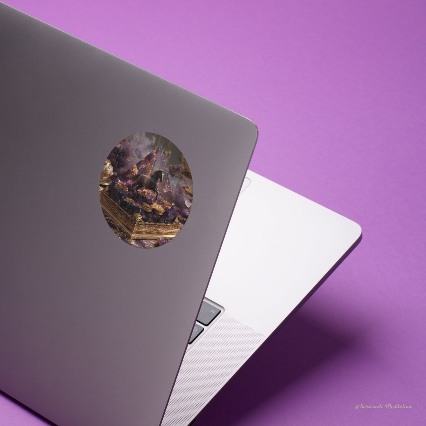 美音天數字能量金字塔"紫府玄駒"財運&事業運 僅1份 數字孿生概念作品 附能量證書 獨立唯一編碼Sarasvati Digital Orgone Pyramid "Purple Mansion’s Mystic Colt" Wealth&Career Only one Digital Twin Concept Work Certificated with Independent And Unique Number